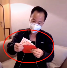 黄晓明派发现金和口罩，堪称娱乐圈最壕老板，红包却透露感情现状