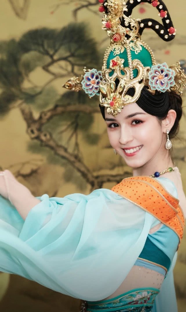 有一种美叫哈妮克孜初看时惊艳，久了却觉得一般不耐看