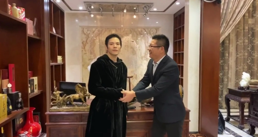向佐，果然是个“狠”人