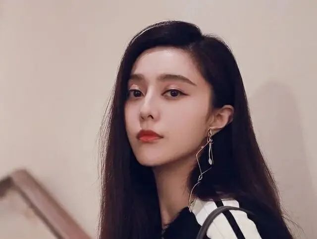 范冰冰再登海外封面，美是很美，就是很“掉价”！