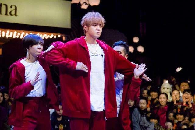 网传易烊千玺不担任《街舞3》导师，张艺兴和王一博强势补位
