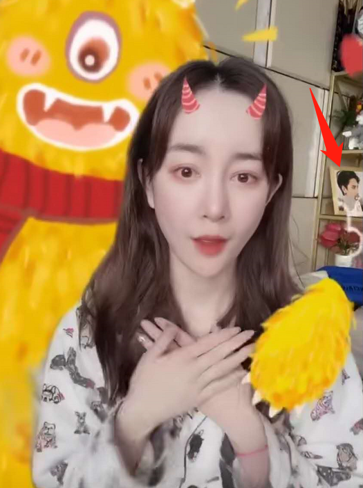 张檬金恩圣官宣恋情！插足整容卖惨的她，亲手把自己的事业毁了？