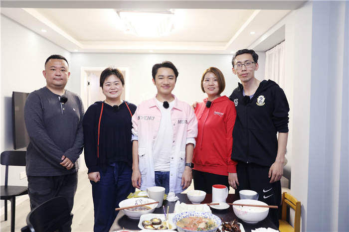 6王祖蓝拜访援鄂医护.jpg