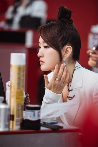 杨钰莹 (1).jpg