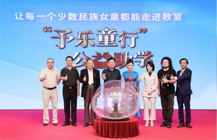 2-小稿邓个人向1661.JPG